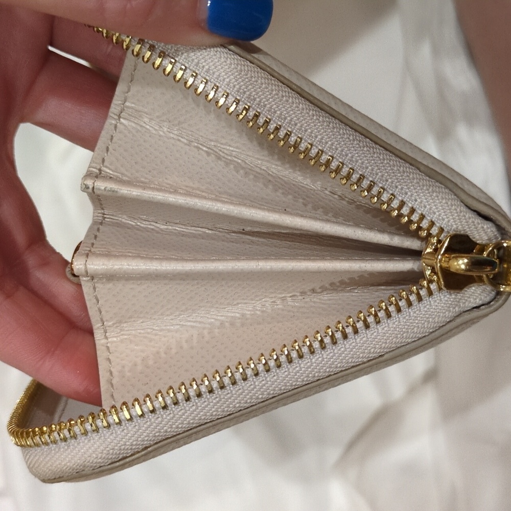 Salvatore Ferragamo Cream Beige Zip Around Wallet With Box - Picture 15 of 17
